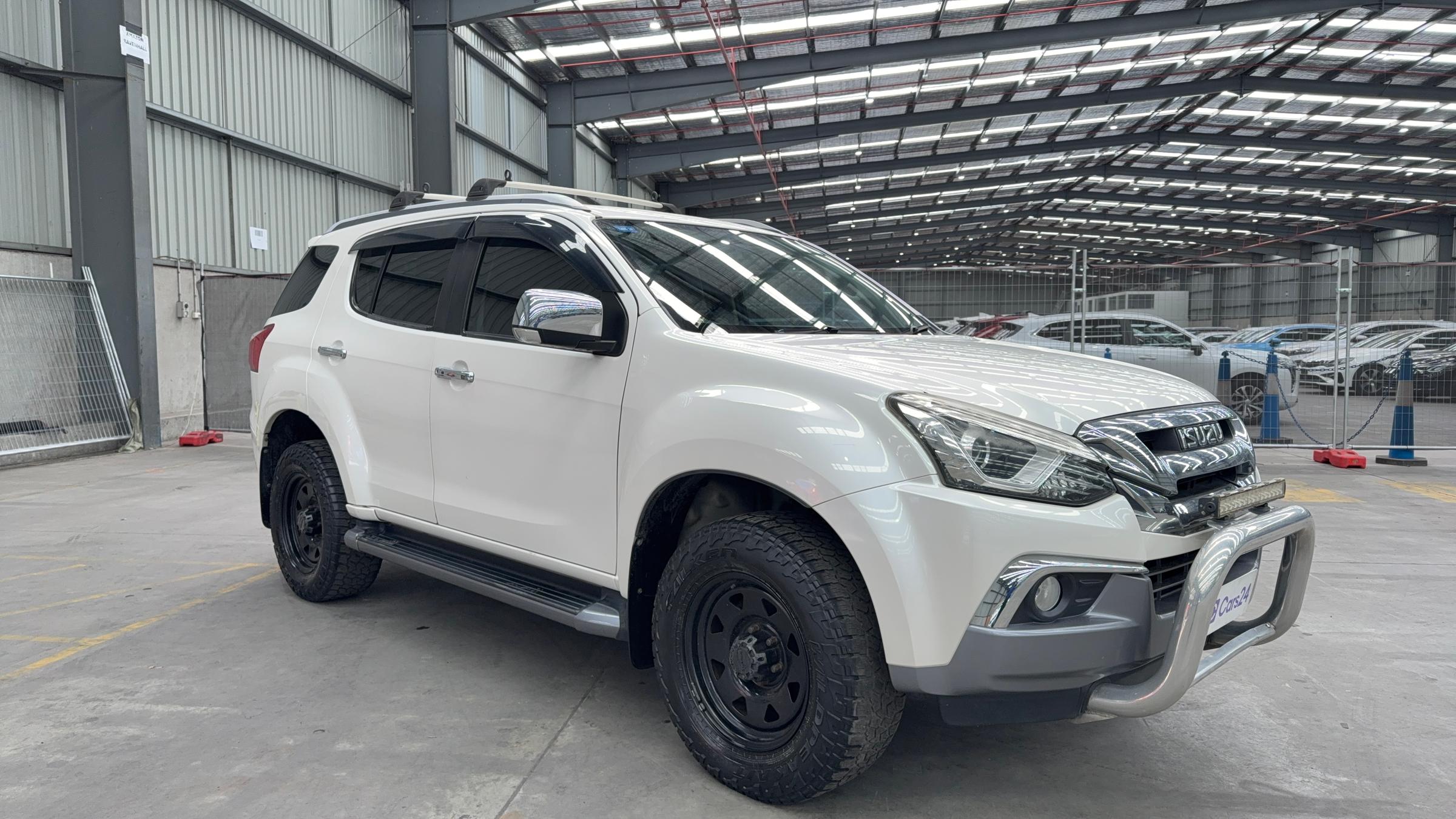 Isuzu MU-X image