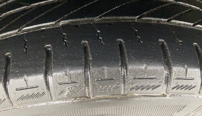 2015 Hyundai Grand i10 ASTA 1.2 KAPPA VTVT, Petrol, Manual, 95,057 km, Left Front Tyre Tread