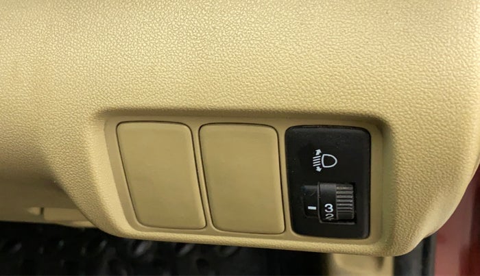 2010 Honda City 1.5L I-VTEC S MT, Petrol, Manual, 1,02,854 km, Dashboard - Headlight height adjustment not working