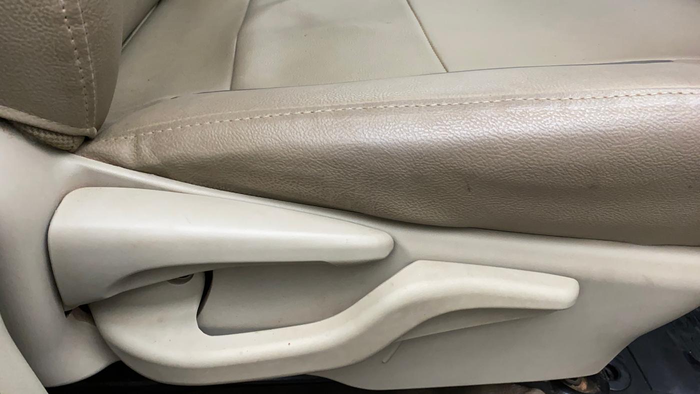 2015 Toyota Etios Liva V, Petrol, Manual, 70,386 km, Driver Side Adjustment Panel