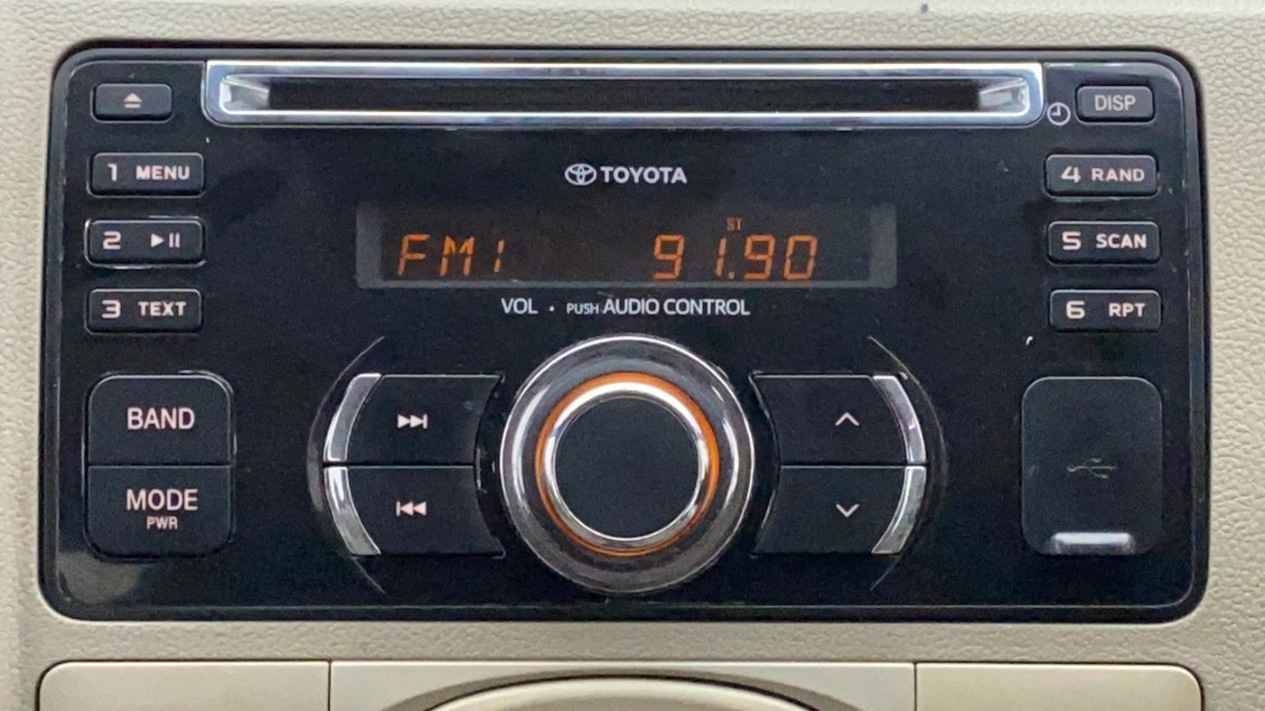 2015 Toyota Etios Liva V, Petrol, Manual, 70,386 km, Infotainment System