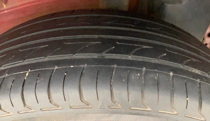 2015 Toyota Etios Liva V, Petrol, Manual, 70,386 km, Left Rear Tyre Tread