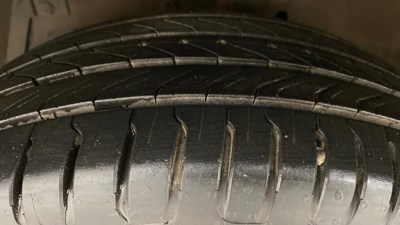2014 Maruti Ciaz ZXI AMT, Petrol, Automatic, 82,635 km, Left Front Tyre Tread