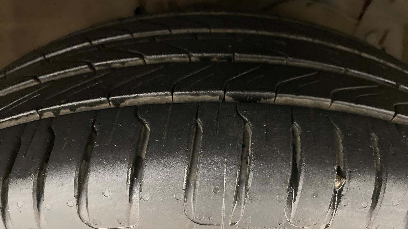 2014 Maruti Ciaz ZXI AMT, Petrol, Automatic, 82,635 km, Right Front Tyre Tread