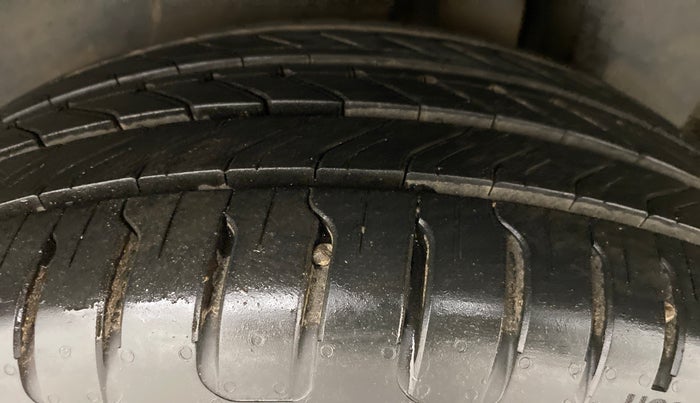 2014 Maruti Ciaz ZXI AMT, Petrol, Automatic, 82,635 km, Left Rear Tyre Tread