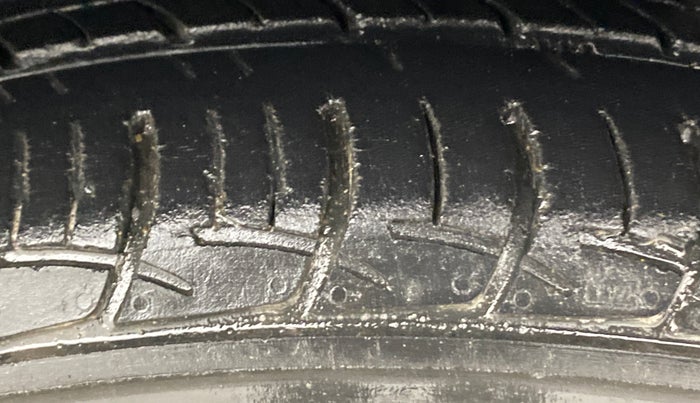 2018 Maruti Ciaz DELTA 1.5 SHVS MT PETROL, Petrol, Manual, 30,350 km, Left Rear Tyre Tread