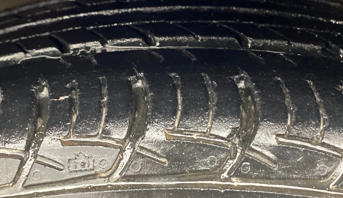 2018 Maruti Ciaz DELTA 1.5 SHVS MT PETROL, Petrol, Manual, 30,350 km, Right Front Tyre Tread