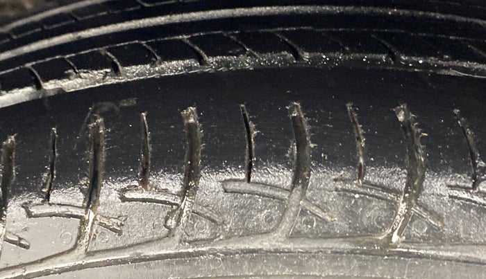 2018 Maruti Ciaz DELTA 1.5 SHVS MT PETROL, Petrol, Manual, 30,350 km, Right Rear Tyre Tread