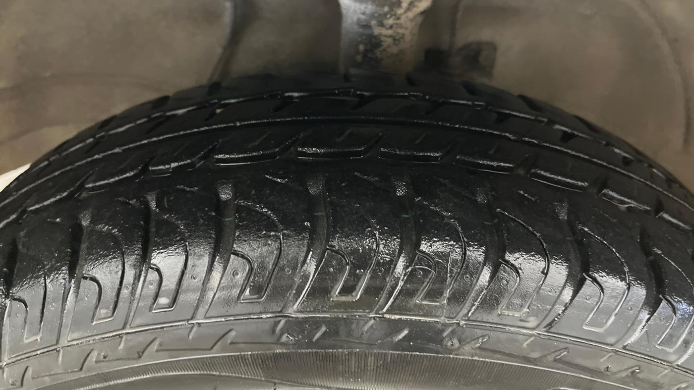 2017 Maruti Wagon R 1.0 VXI AMT, Petrol, Automatic, 23,129 km, Left Front Tyre Tread