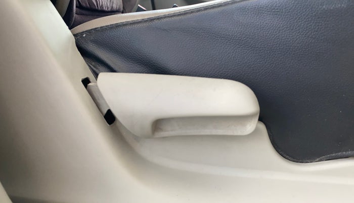 2017 Maruti Celerio ZXI, Petrol, Manual, 86,668 km, Driver Side Adjustment Panel