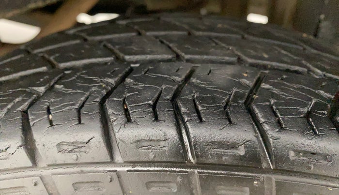 2014 Maruti Eeco 7 STR, Petrol, Manual, 47,079 km, Left Rear Tyre Tread