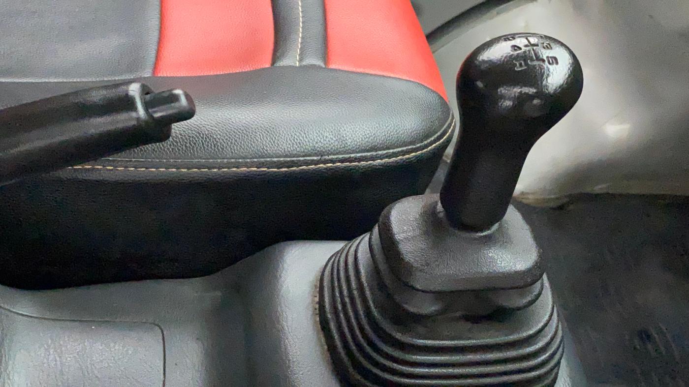 2014 Maruti Eeco 7 STR, Petrol, Manual, 47,079 km, Gear Lever
