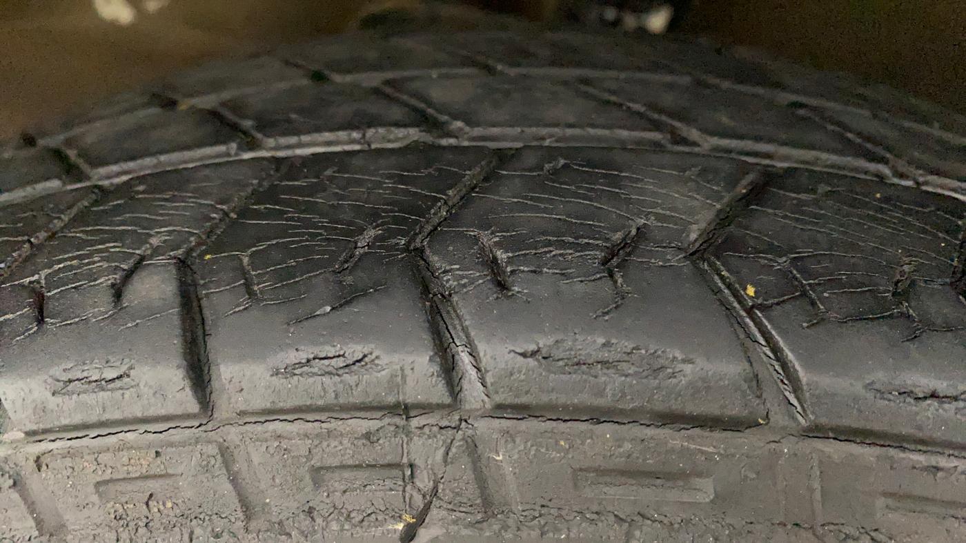 2014 Maruti Eeco 7 STR, Petrol, Manual, 47,079 km, Left Front Tyre Tread
