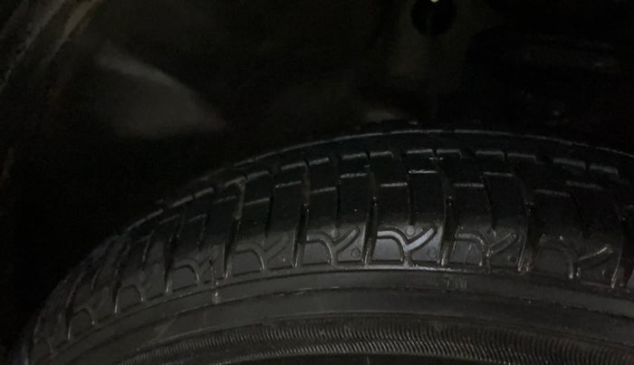 2016 Maruti Wagon R 1.0 VXI, Petrol, Manual, 33,855 km, Right Front Tyre Tread