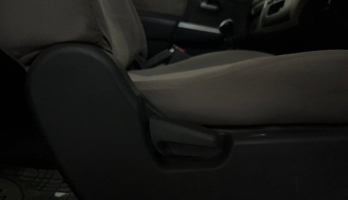 2016 Maruti Wagon R 1.0 VXI, Petrol, Manual, 33,855 km, Driver Side Adjustment Panel