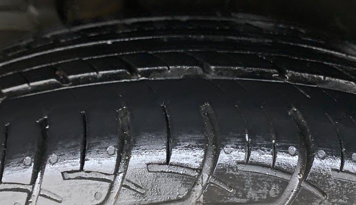2014 Maruti Ertiga VXI CNG, CNG, Manual, 92,692 km, Right Rear Tyre Tread