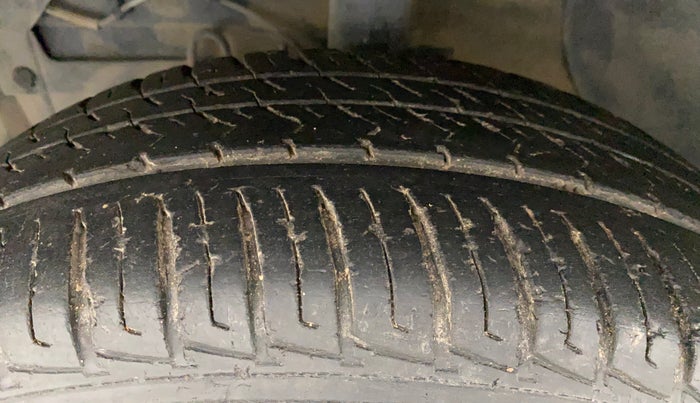 2016 Maruti Vitara Brezza VDI (O), Diesel, Manual, 80,227 km, Left Front Tyre Tread