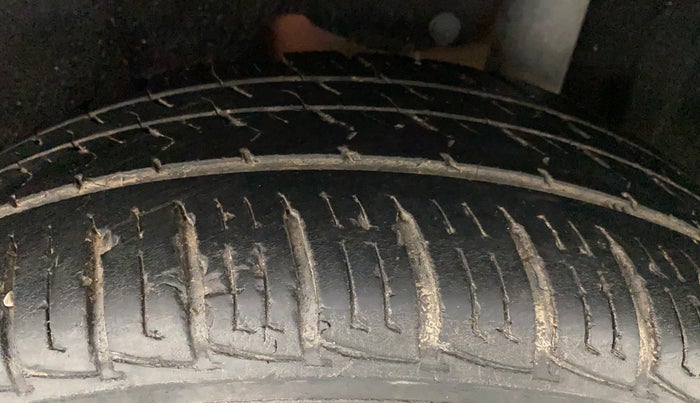 2016 Maruti Vitara Brezza VDI (O), Diesel, Manual, 80,227 km, Left Rear Tyre Tread