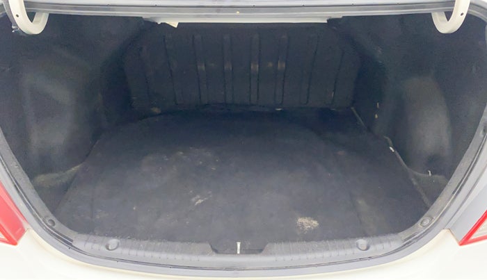 2014 Hyundai Verna FLUIDIC 1.4 VTVT CX, Petrol, Manual, 57,937 km, Boot Inside