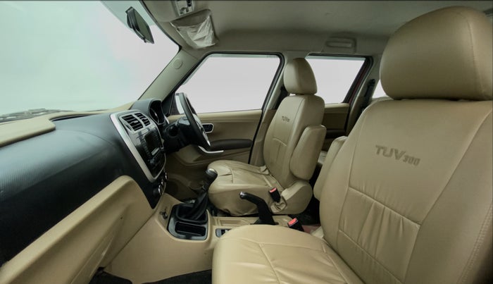 2019 Mahindra TUV300 T8, Diesel, Manual, 57,832 km, Right Side Front Door Cabin