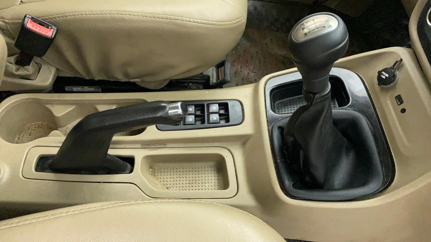 2019 Mahindra TUV300 T8, Diesel, Manual, 57,832 km, Gear Lever