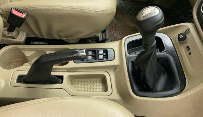 2019 Mahindra TUV300 T8, Diesel, Manual, 57,832 km, Gear Lever