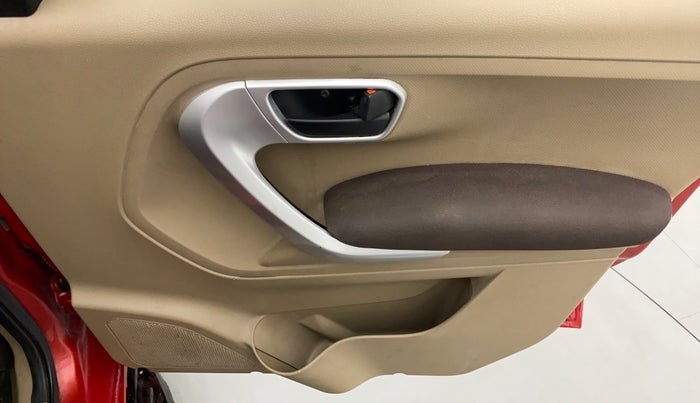 2019 Mahindra TUV300 T8, Diesel, Manual, 57,832 km, Driver Side Door Panels Control