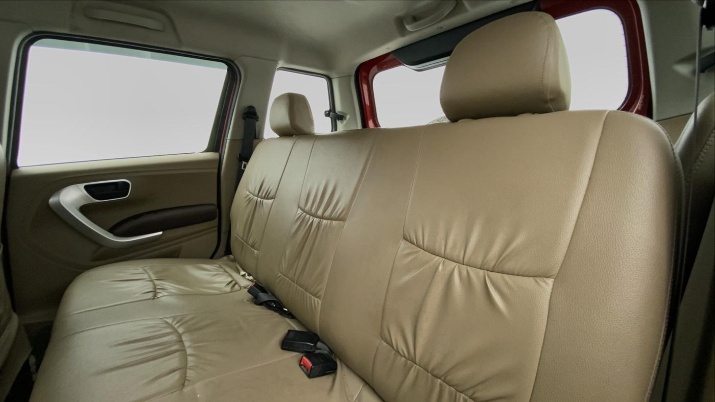 2019 Mahindra TUV300 T8, Diesel, Manual, 57,832 km, Right Side Rear Door Cabin