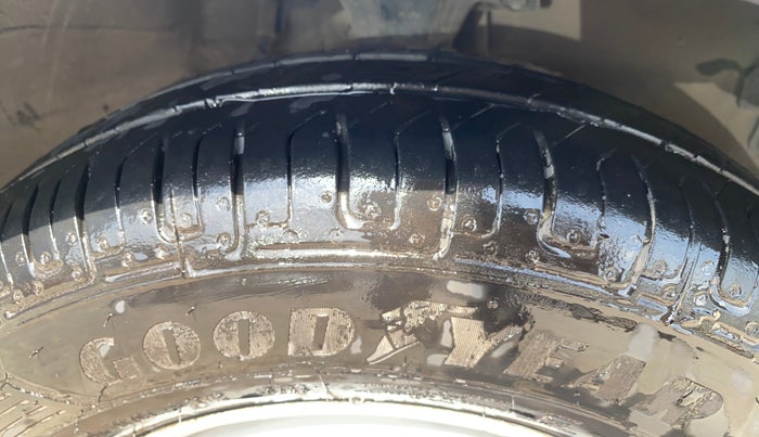 2014 Hyundai i10 MAGNA 1.1, Petrol, Manual, 94,728 km, Right Front Tyre Tread