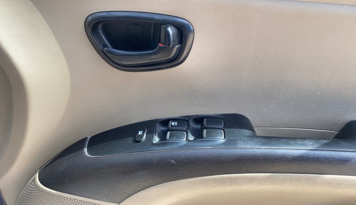 2014 Hyundai i10 MAGNA 1.1, Petrol, Manual, 94,728 km, Driver Side Door Panels Control