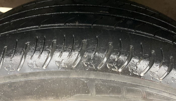 2023 Maruti XL6 ALPHA MT, Petrol, Manual, 32,459 km, Left Front Tyre Tread