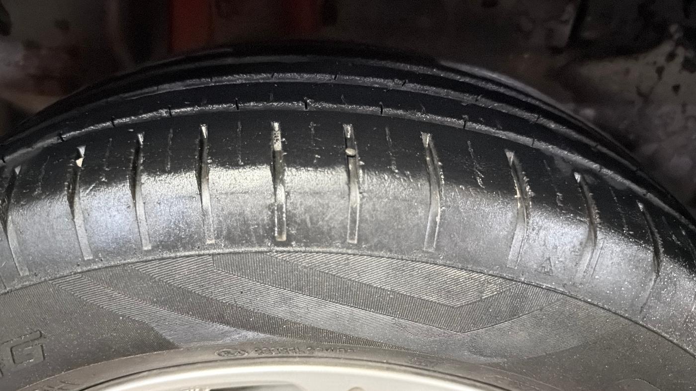2019 Maruti Swift ZXI AMT, Petrol, Automatic, 67,094 km, Right Rear Tyre Tread