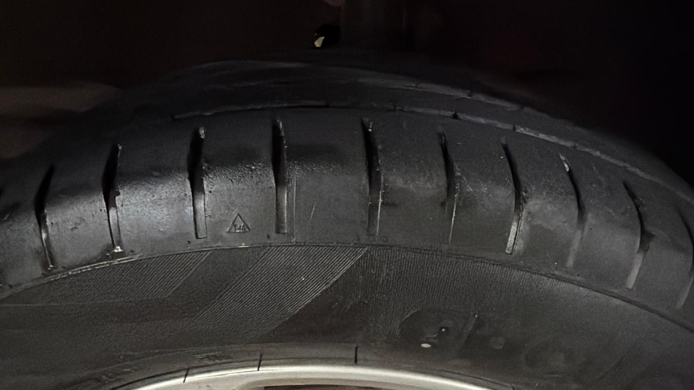2019 Maruti Swift ZXI AMT, Petrol, Automatic, 67,094 km, Right Front Tyre Tread