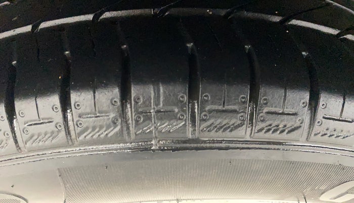 2012 Ford Figo TITANIUM 1.4 DIESEL, Diesel, Manual, 76,063 km, Right Rear Tyre Tread