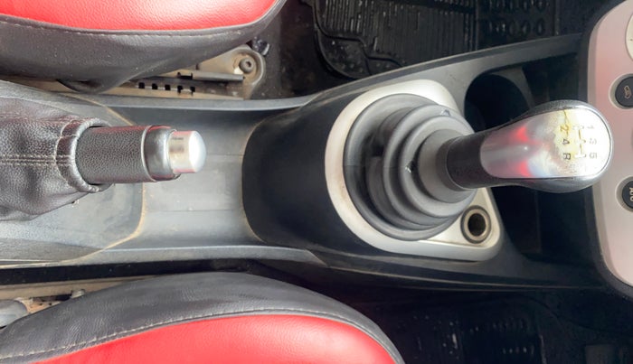 2012 Ford Figo TITANIUM 1.4 DIESEL, Diesel, Manual, 76,063 km, Gear Lever