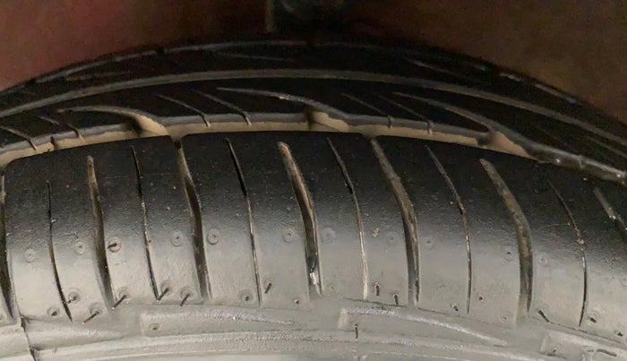 2012 Hyundai Eon ERA +, Petrol, Manual, 24,343 km, Left Front Tyre Tread