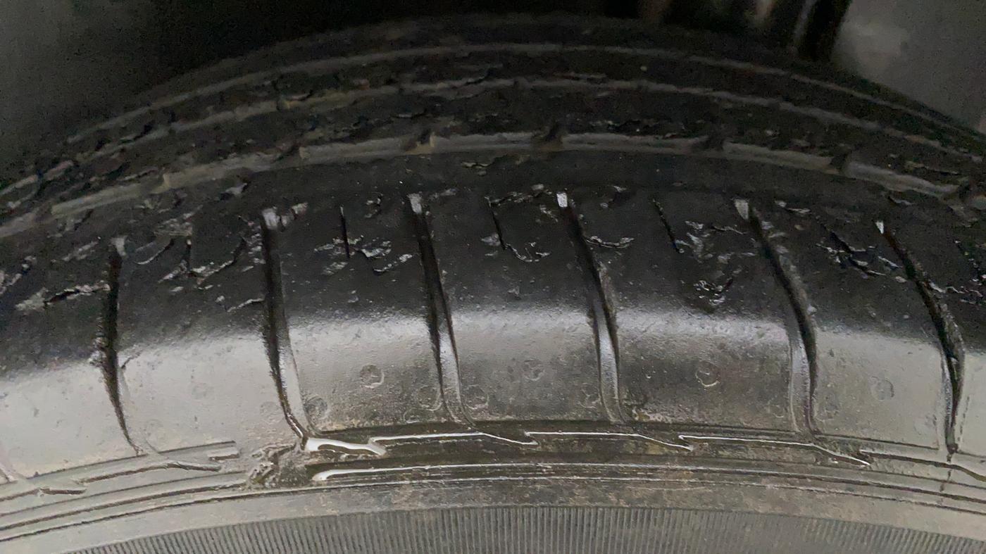 2019 MG HECTOR SHARP DCT PETROL, Petrol, Automatic, 29,647 km, Right Front Tyre Tread
