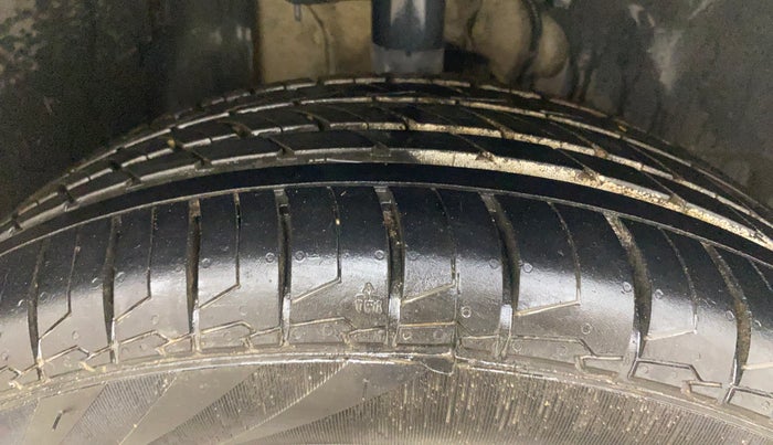 2020 Tata ALTROZ XT PETROL, Petrol, Manual, 68,720 km, Right Front Tyre Tread