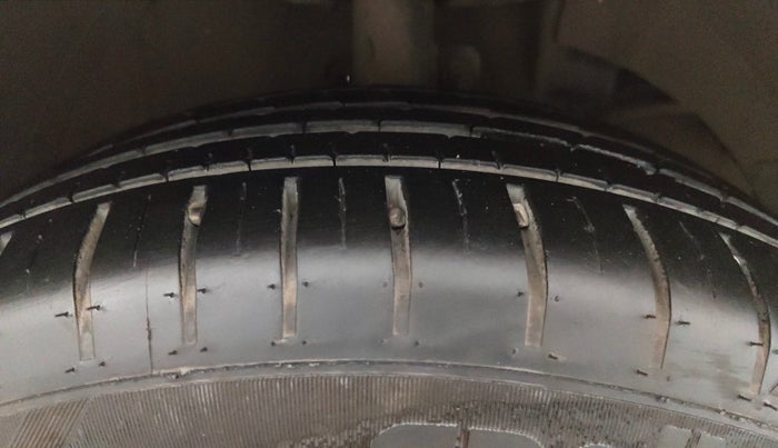 2024 Maruti Baleno ALPHA 1.2 AGS, Petrol, Automatic, 5,570 km, Right Front Tyre Tread