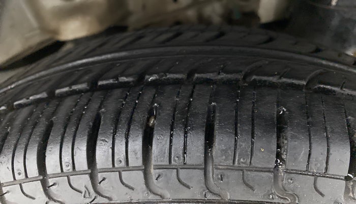 2015 Hyundai Eon ERA PLUS, Petrol, Manual, 47,975 km, Left Rear Tyre Tread