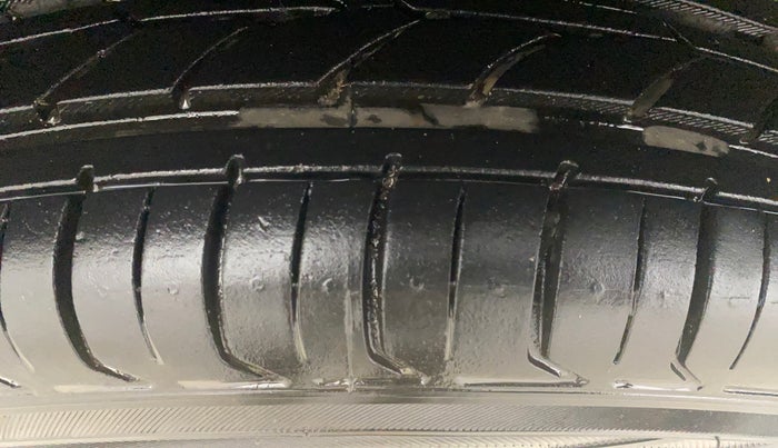 2013 Honda Brio EX MT, Petrol, Manual, 53,389 km, Right Rear Tyre Tread