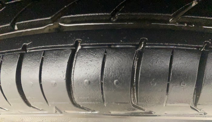 2013 Honda Brio EX MT, Petrol, Manual, 53,389 km, Right Front Tyre Tread