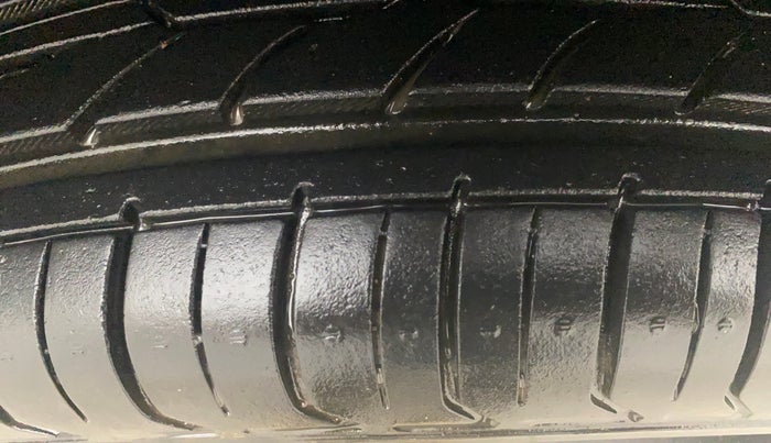 2013 Honda Brio EX MT, Petrol, Manual, 53,389 km, Left Front Tyre Tread