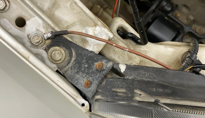 2017 Maruti Wagon R 1.0 VXI, Petrol, Manual, 71,002 km, Right headlight - Clamp has minor damage