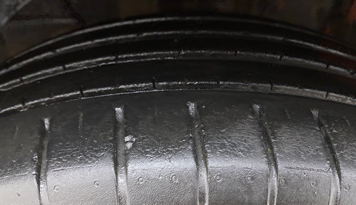 2019 Toyota Glanza V CVT, Petrol, Automatic, 30,818 km, Left Front Tyre Tread