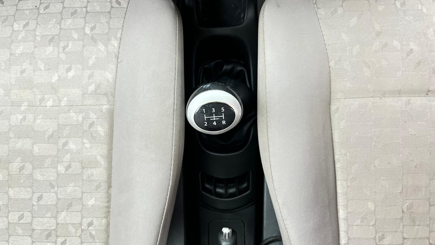 2013 Maruti Wagon R 1.0 VXI, Petrol, Manual, 38,781 km, Gear Lever
