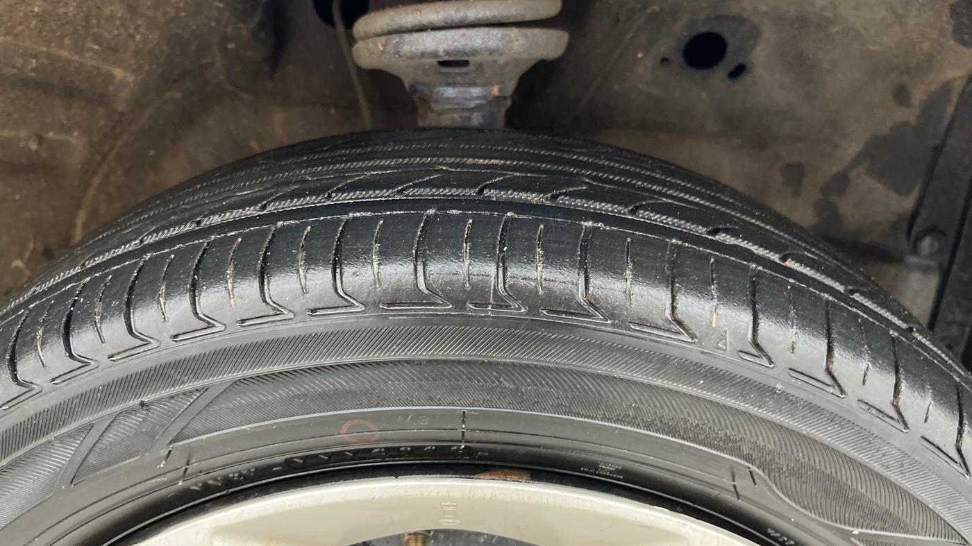 2013 Maruti Wagon R 1.0 VXI, Petrol, Manual, 38,781 km, Right Front Tyre Tread