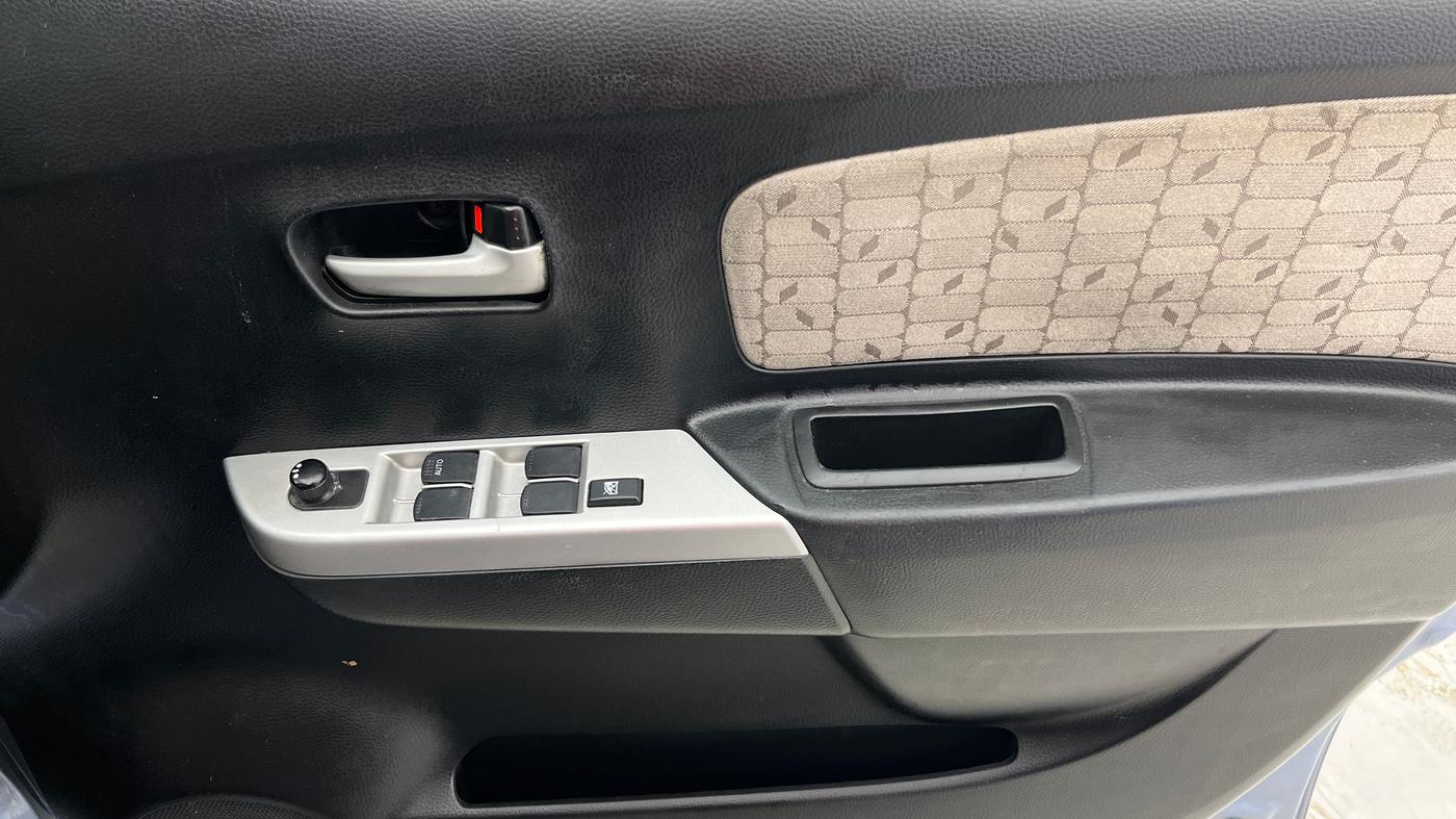 2013 Maruti Wagon R 1.0 VXI, Petrol, Manual, 38,781 km, Driver Side Door Panels Control
