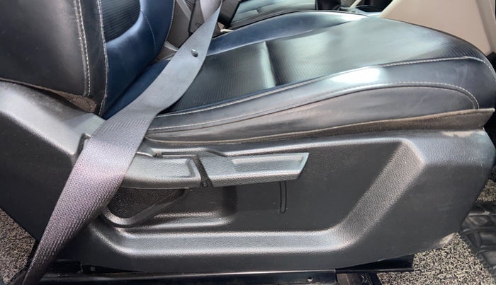 2023 KIA CARENS  PREMIUM 1.5 TURBO PETROL IMT 7 STR, Petrol, Manual, 45,765 km, Driver Side Adjustment Panel