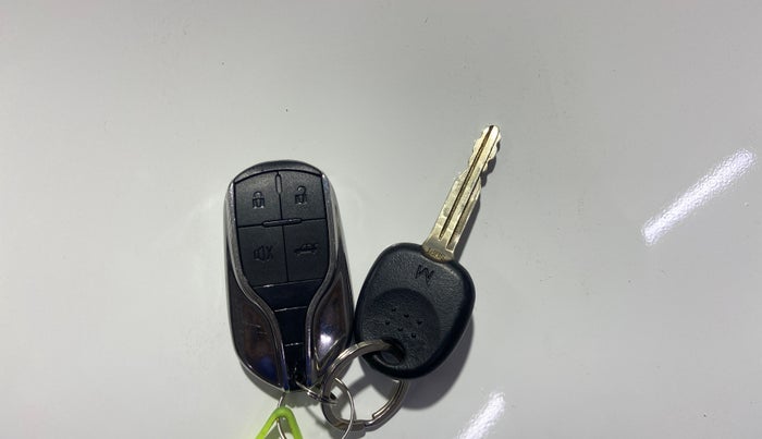 2023 KIA CARENS  PREMIUM 1.5 TURBO PETROL IMT 7 STR, Petrol, Manual, 45,765 km, Key Close Up